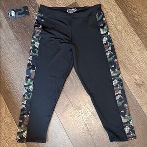 NWT Stylish Black Camouflage Panel compression Leggings